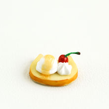 Load image into Gallery viewer, Kitty Toast &amp; Small Frying Pan- 1/6 BJD Doll Miniatures Toy